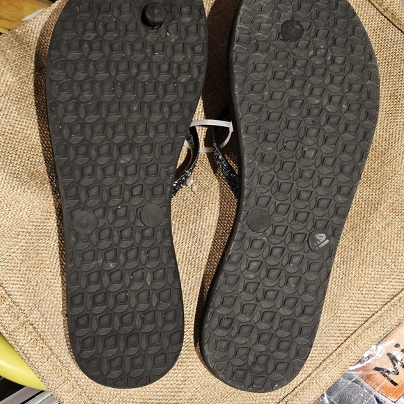 Reef slippers size 9 - Picture 4 of 8